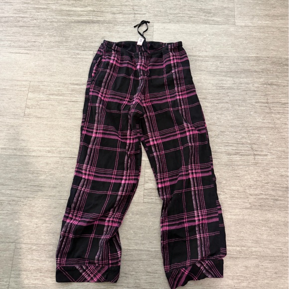 Victoria's Secret Other - Victoria's Secret Black and Pink pj pants